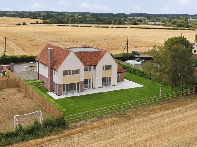 4 bed house for sale