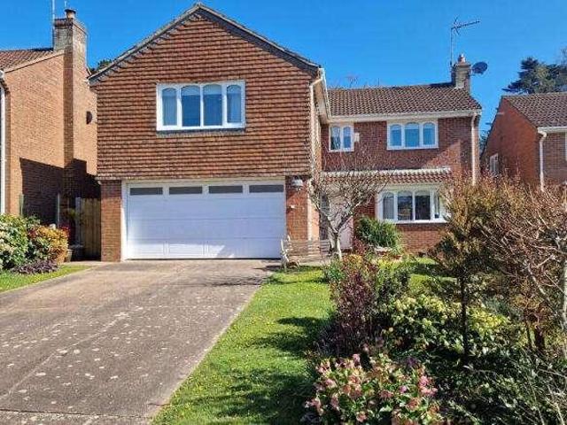 4 bed house for sale