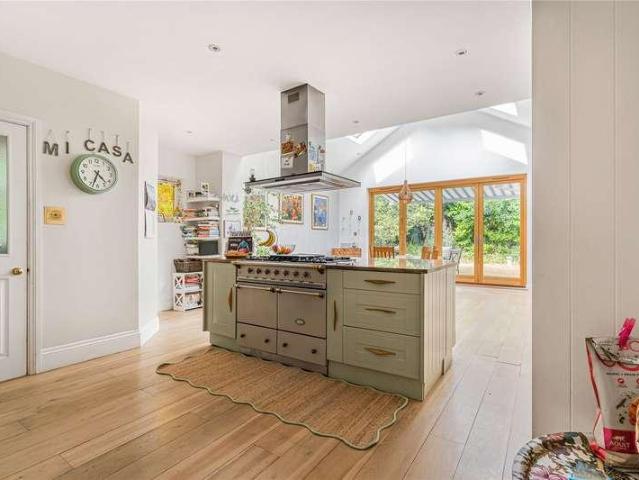 4 bed house for sale