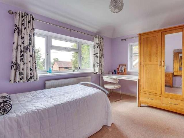 4 bed house for sale