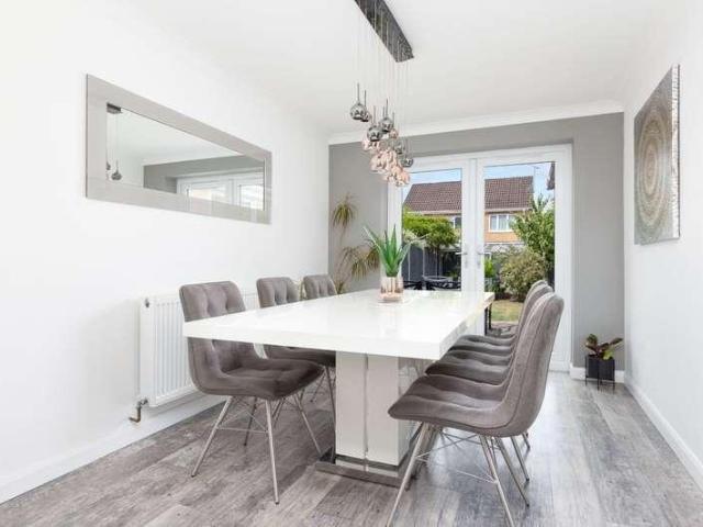 4 bed house for sale