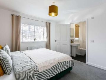4 bed house for sale