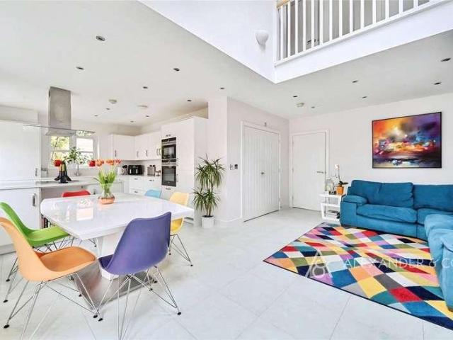 4 bed house for sale