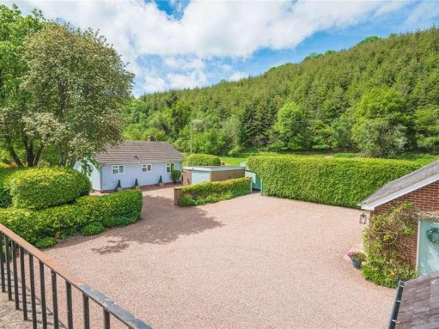 6 bed house for sale