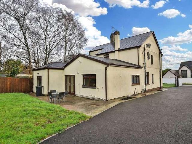 4 bed house for sale