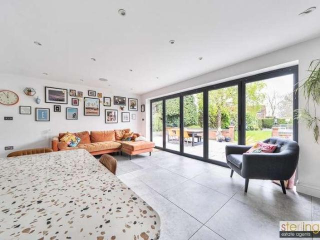 4 bed house for sale