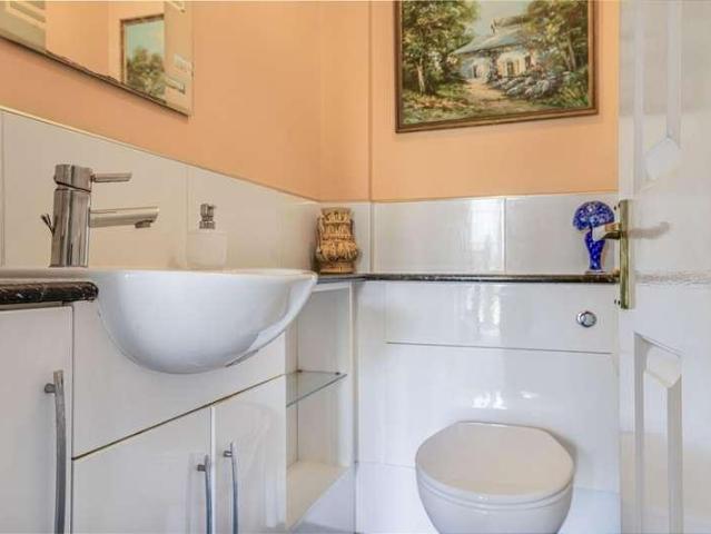 5 bed house for sale