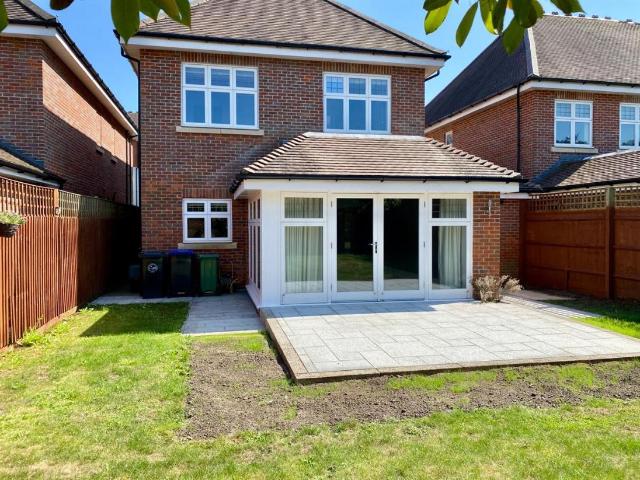 4 bed house for sale