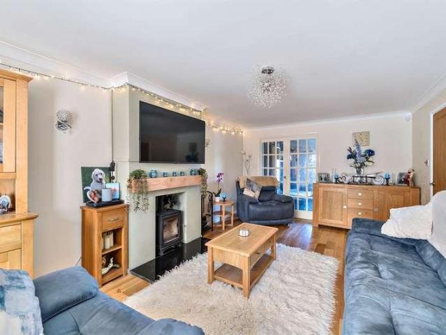4 bed house for sale