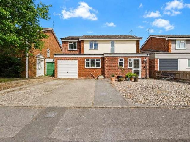 4 bed house for sale