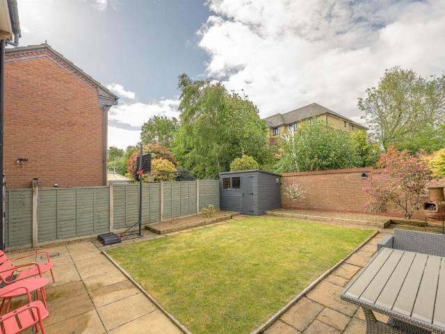 4 bed house for sale