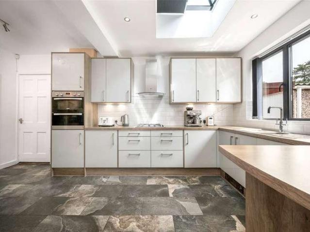 4 bed house for sale