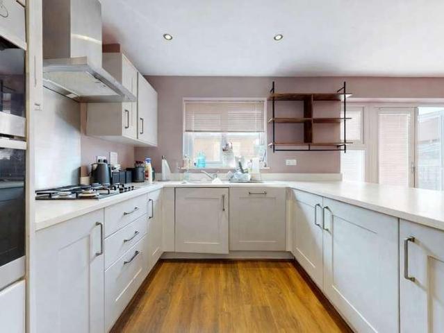 4 bed house for sale