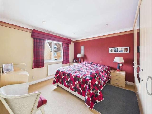 4 bed house for sale