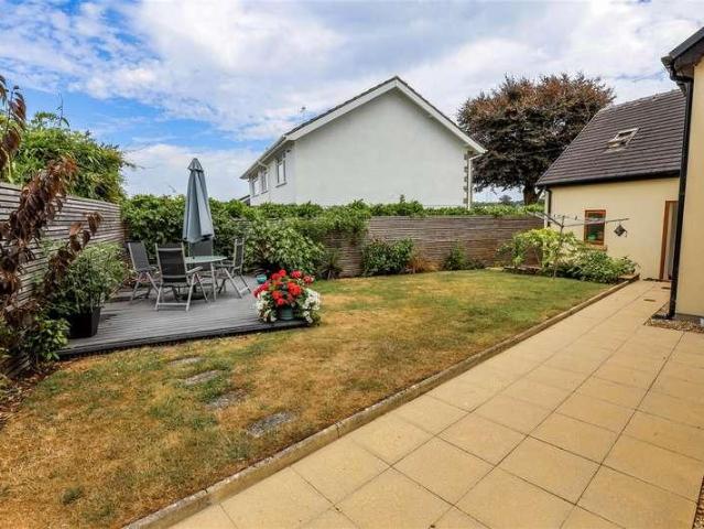 4 bed house for sale