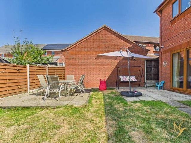 4 bed house for sale