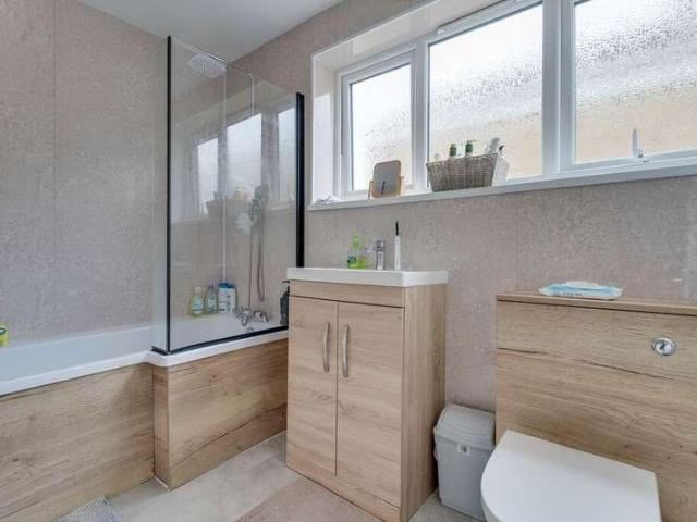 4 bed house for sale