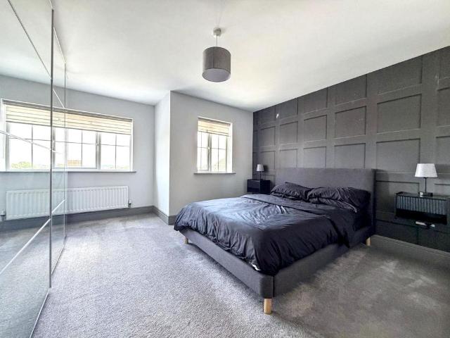 4 bed house for sale