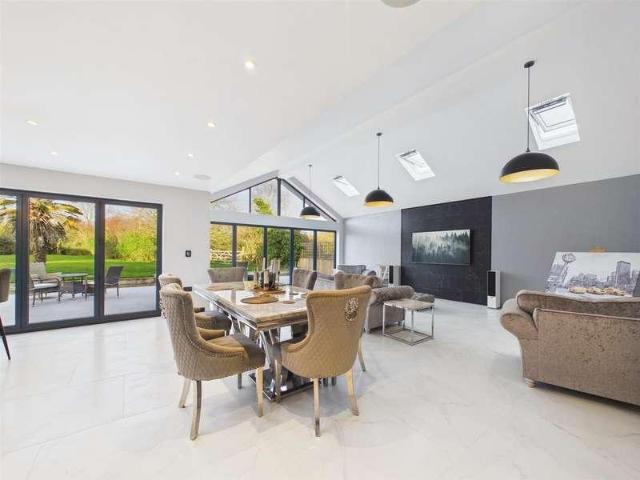 4 bed house for sale