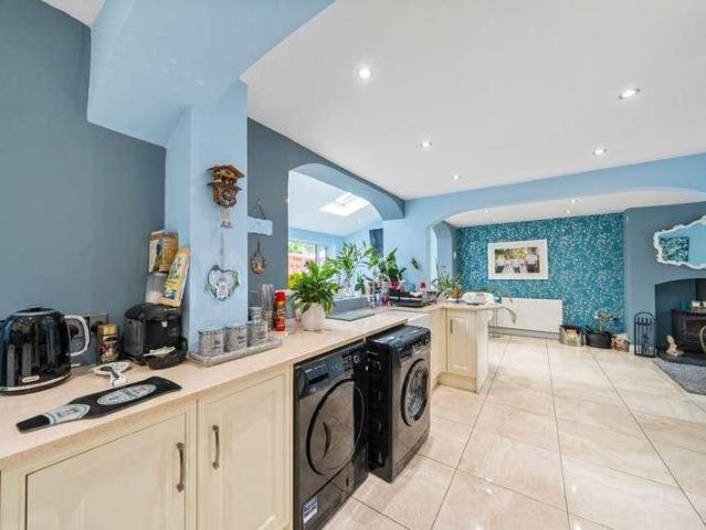 4 bed house for sale