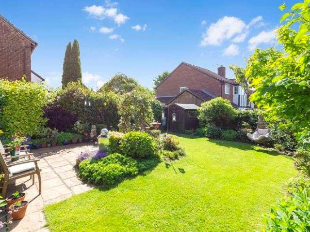 4 bed house for sale