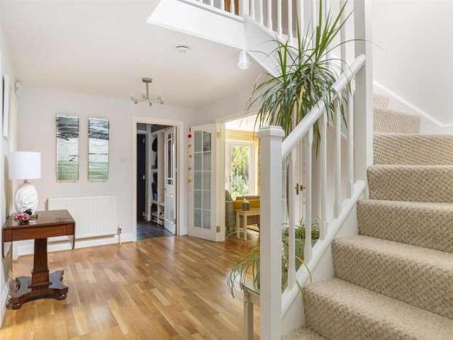 4 bed house for sale