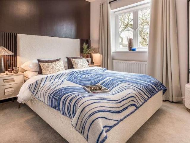 4 bed house for sale