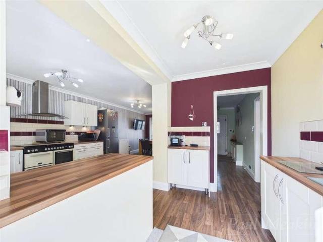 4 bed house for sale