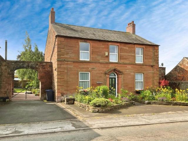 4 bed house for sale