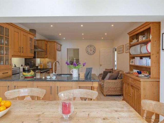 4 bed house for sale