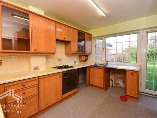 4 bed house for sale