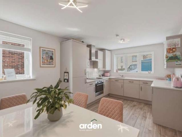 4 bed house for sale