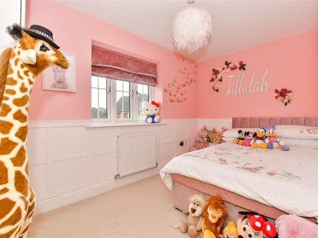 4 bed house for sale