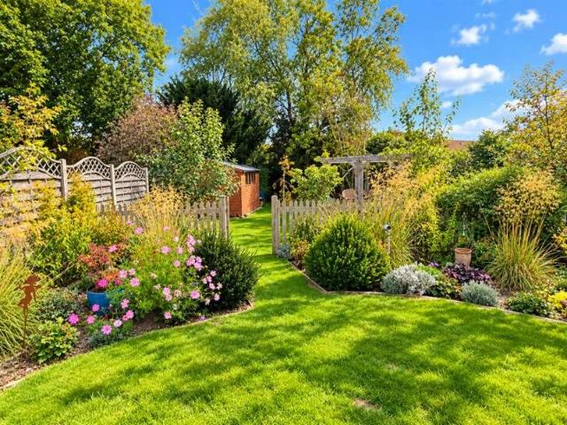 4 bed house for sale