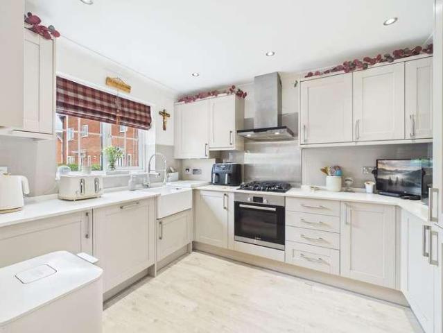 4 bed house for sale