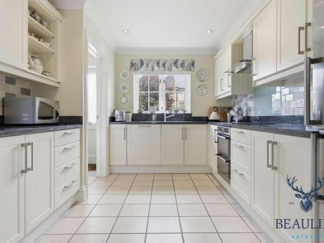 4 bed house for sale