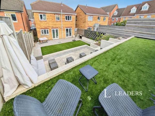 4 bed house for sale