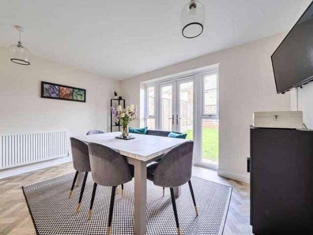 4 bed house for sale