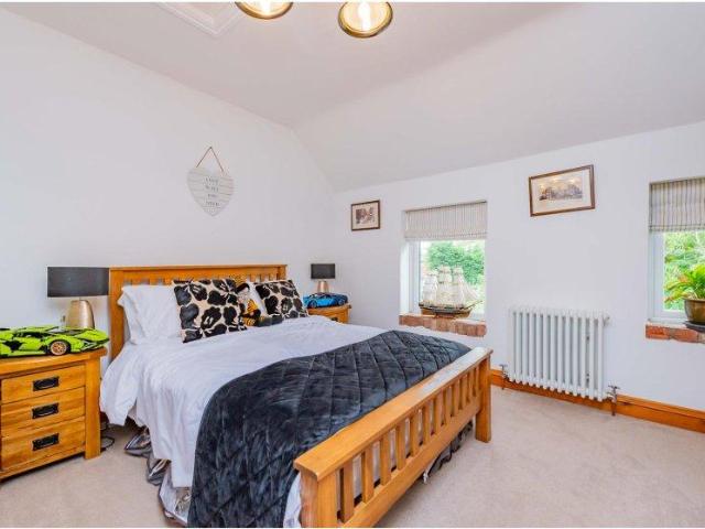4 bed house for sale
