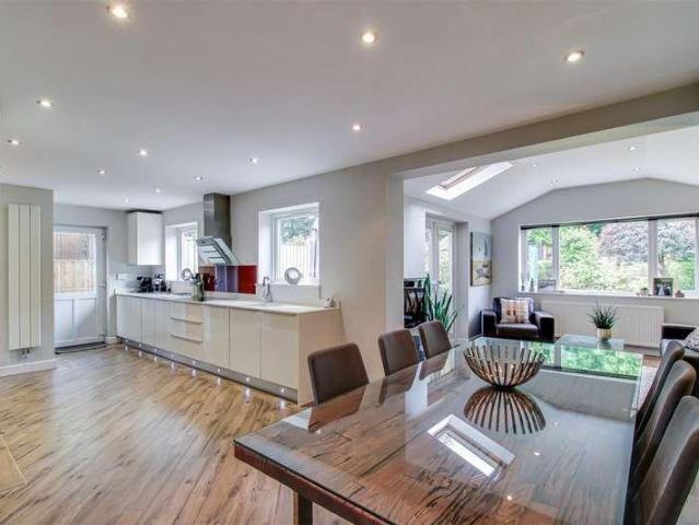 4 bed house for sale