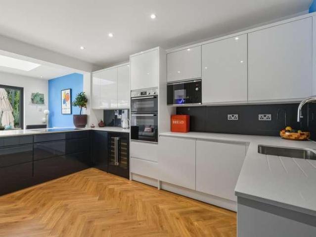 4 bed house for sale
