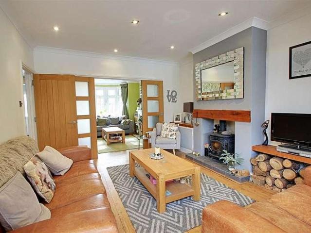4 bed house for sale