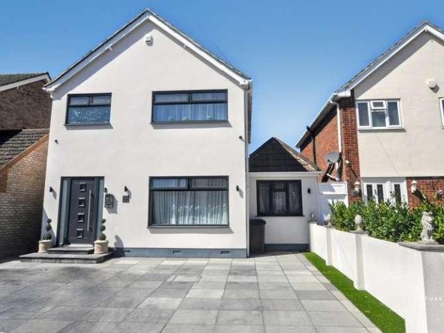 4 bed house for sale