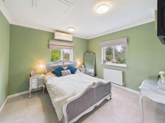 4 bed house for sale