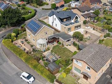 4 bed house for sale