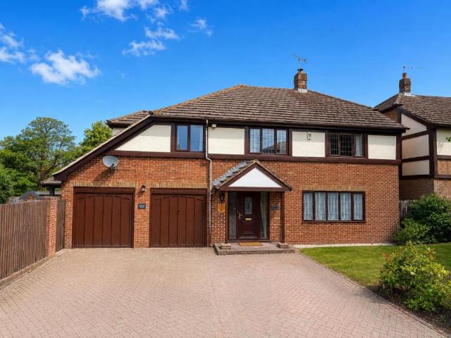 4 bed house for sale
