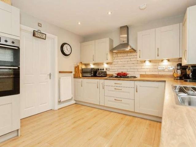 4 bed house for sale
