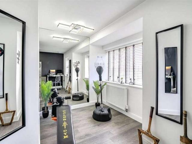 4 bed house for sale