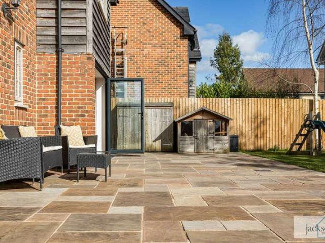 4 bed house for sale