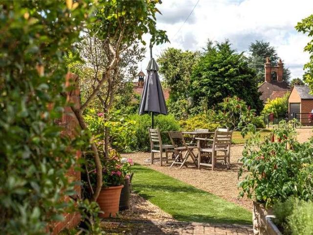 4 bed house for sale